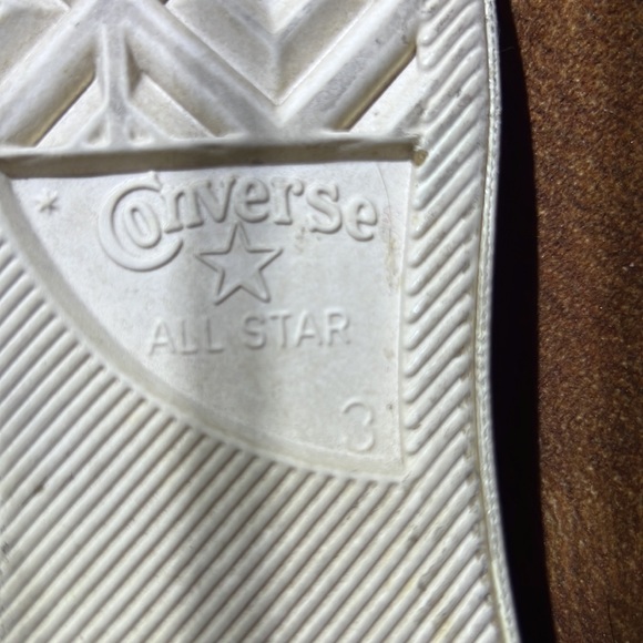 Converse detailed stitched flowers - Picture 2 of 5